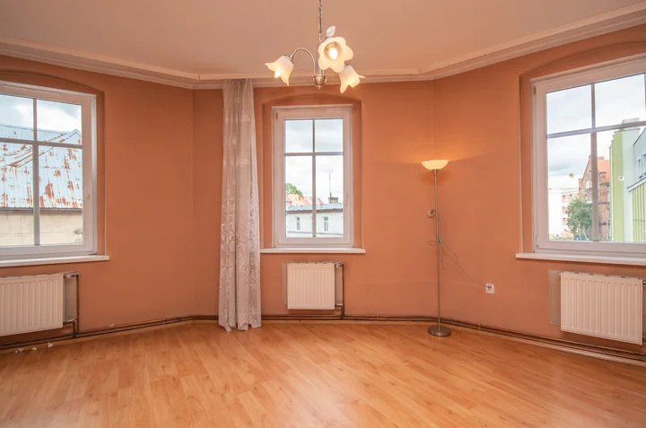 Mieszkanie w kamienicznym stylu w pobliżu centrum Jeleniej Góry Mieszkanie w kamienicznym stylu w pobliżu centrum Jeleniej Góry