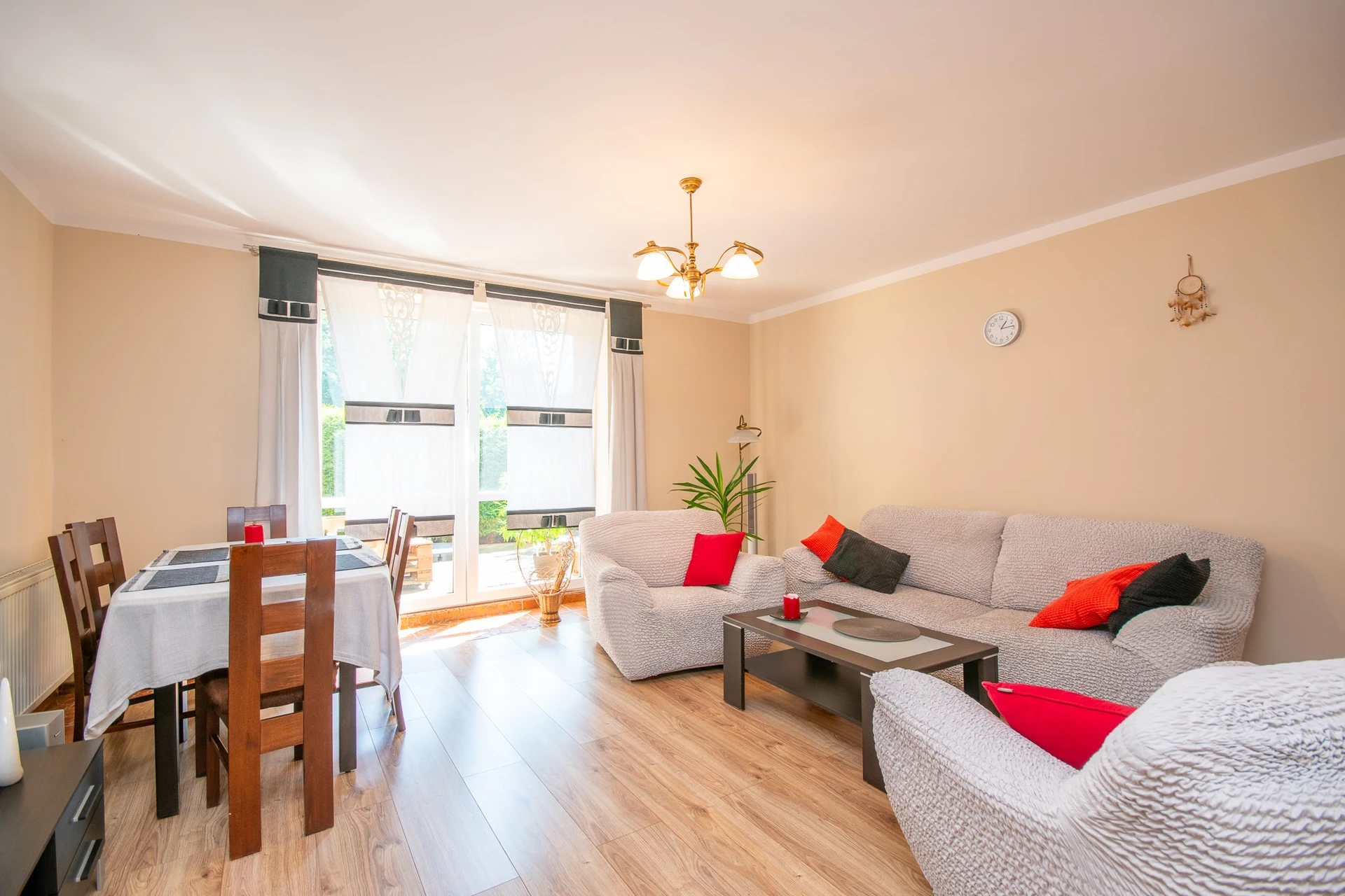 Pół domu | 117,76 m² | 650 m² działki | Bobrów