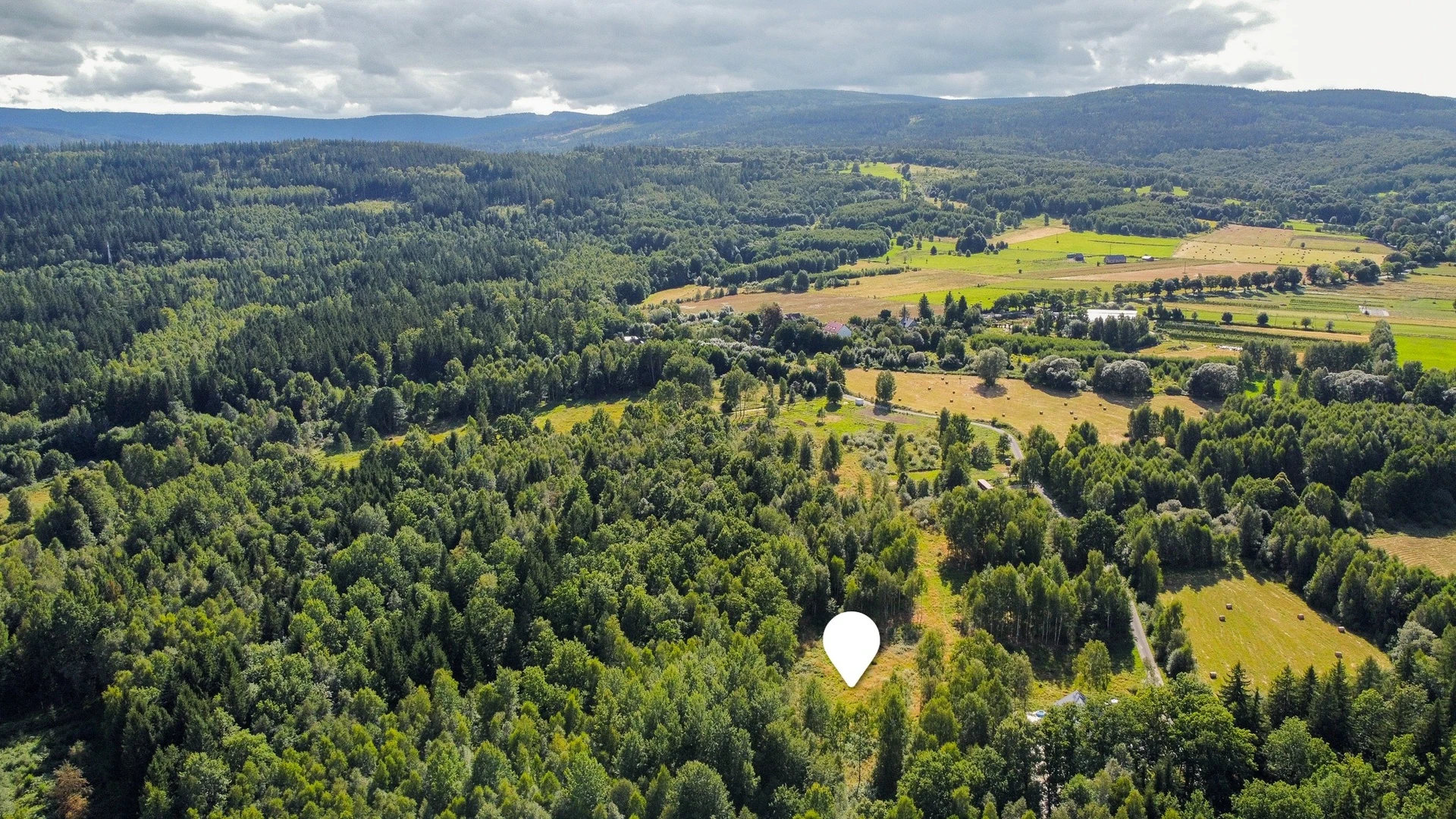 Urokliwa działka z przyłączem energetycznym