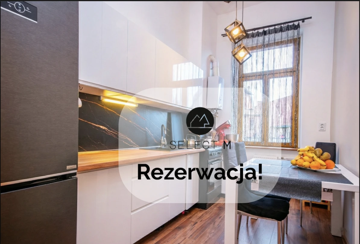Czteropokojowe mieszkanie w centrum z miejscem postojowym.