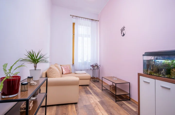 Czteropokojowe mieszkanie w centrum z miejscem postojowym.